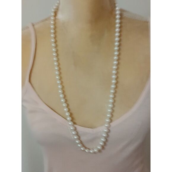 Vintage Carolee Faux Pearl Necklace 30" Gold Tone Clasp Classic Knotted Strand - Picture 2 of 5
